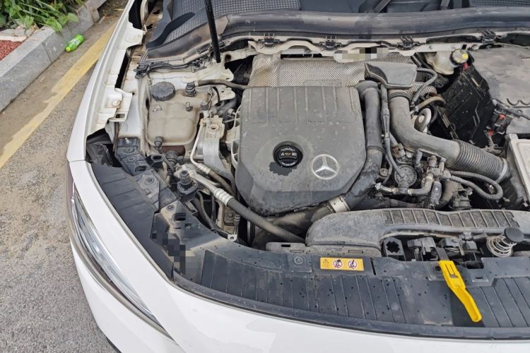 Used Mercedes-Benz GLA 2022 Facelifted GLA 200 Engine Bay Right
