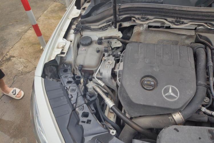 Used Mercedes-Benz GLA 2022 Second Facelift GLA 200 Engine Bay Right