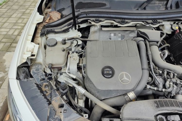 Used Mercedes-Benz GLA 2022 Facelifted GLA 200 Engine Bay Right