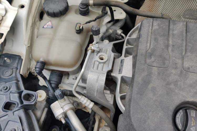Used Mercedes-Benz GLA 2022 Second Facelift GLA 200 Engine Bay Right