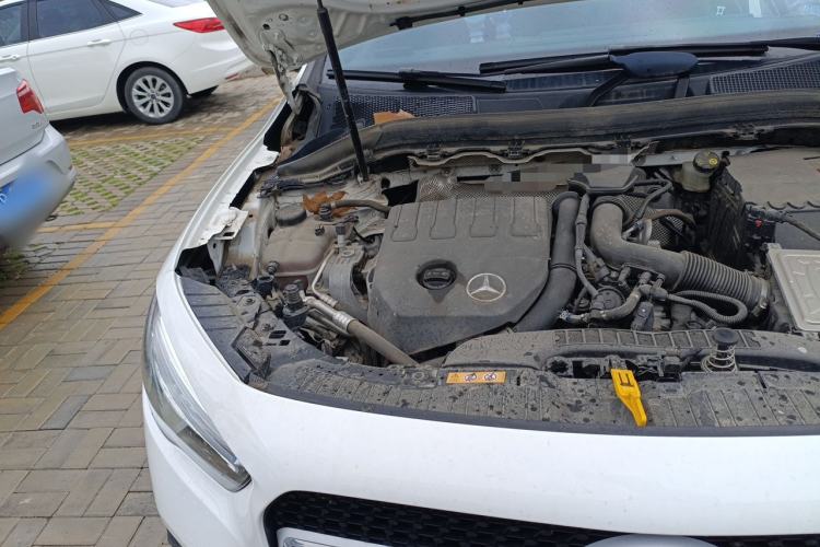 Used Mercedes-Benz GLA 2022 Facelifted GLA 200 Engine Bay Right