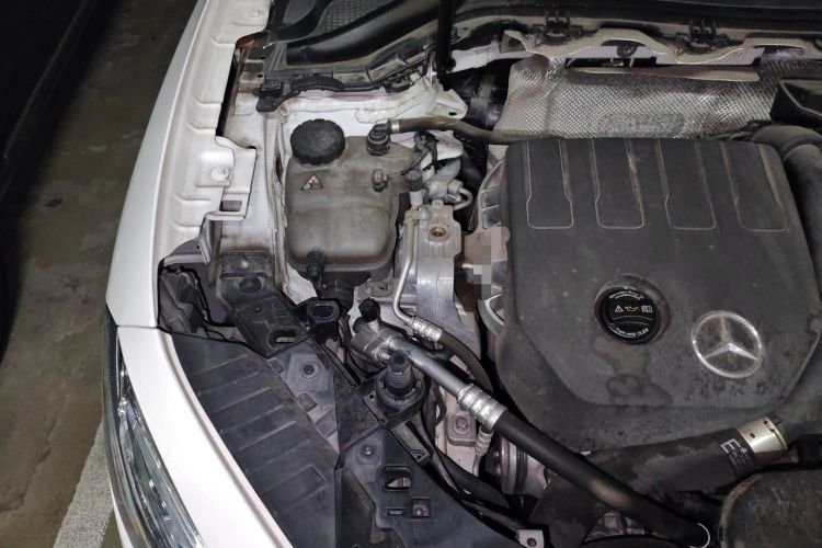 Used Mercedes-Benz GLA 2022 Facelifted GLA 200 Engine Bay Right