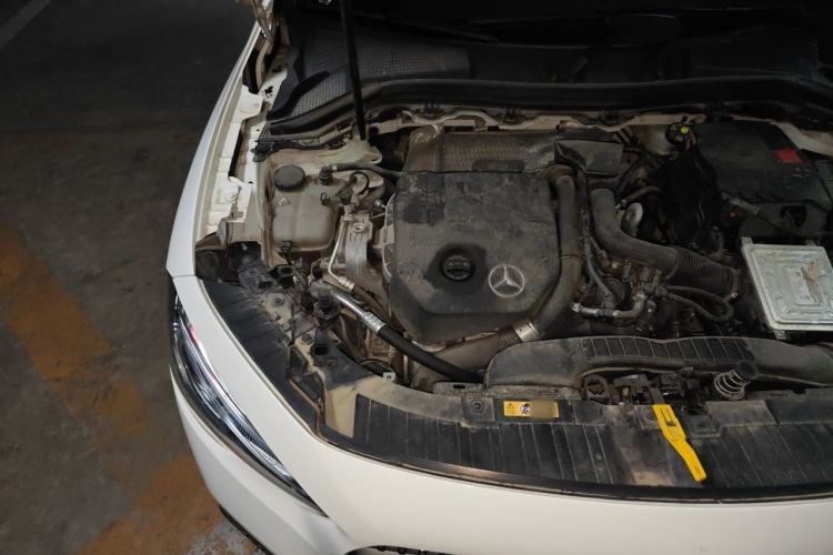 Used Mercedes-Benz GLA 2022 Facelifted GLA 200 Engine Bay Right