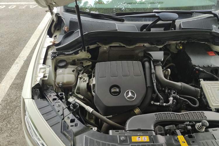Used Mercedes-Benz GLA 2022 Facelifted GLA 200 Engine Bay Right