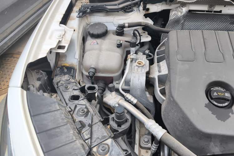 Used Mercedes-Benz GLA 2022 Second Facelift GLA 200 Engine Bay Right