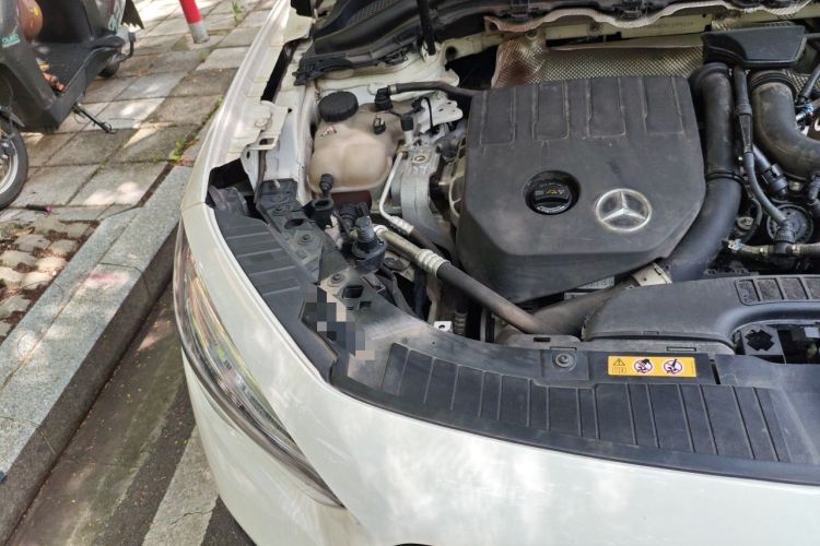 Used Mercedes-Benz GLA 2022 Facelifted GLA 200 Engine Bay Right
