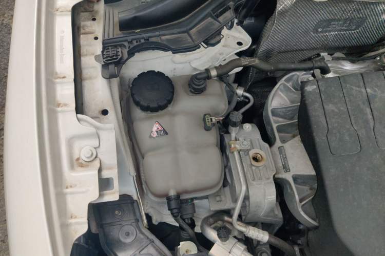 Used Mercedes-Benz GLA 2022 Facelifted GLA 200 Engine Bay Right