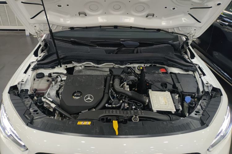Used Mercedes-Benz GLA 2022 Facelifted GLA 200 Engine Bay