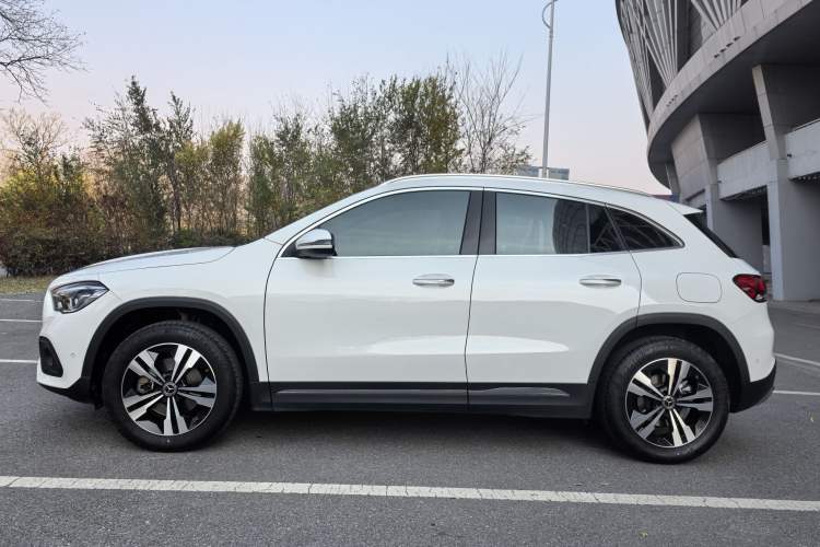 Used Mercedes-Benz GLA 2022 Facelifted GLA 200 Exterior 2