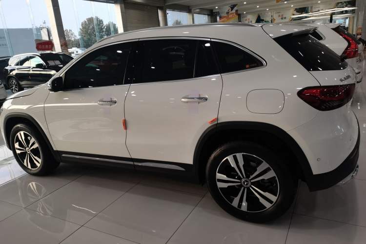 Used Mercedes-Benz GLA 2022 Facelifted GLA 200 Exterior 5