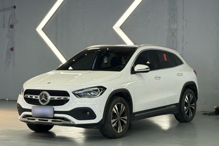 Used Mercedes-Benz GLA 2022 Second Facelift GLA 200 Front Left 45 Deg