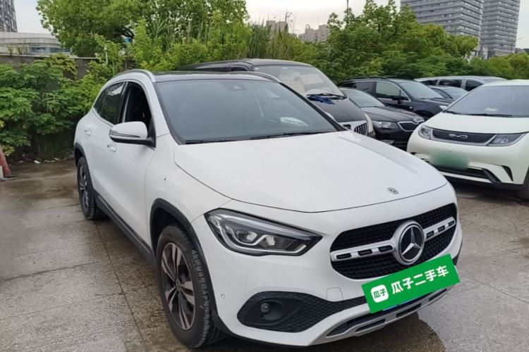 Used Mercedes-Benz GLA 2022 Facelifted GLA 200 Front Right 45 Deg