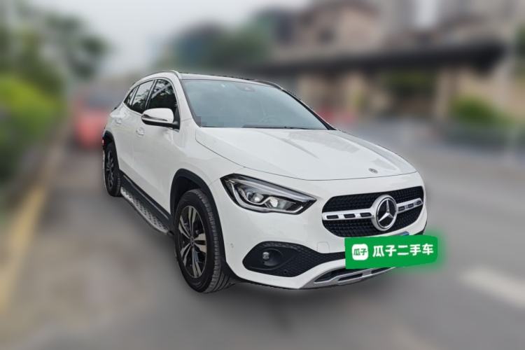 Used Mercedes-Benz GLA 2022 Facelifted GLA 200 Front Right 45 Deg