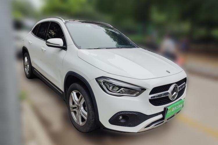 Used Mercedes-Benz GLA 2022 Facelifted GLA 200 Front Right 45 Deg