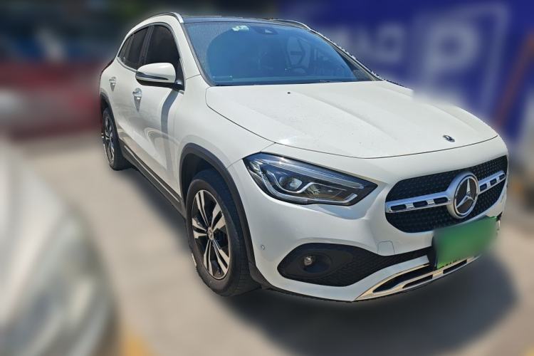 Used Mercedes-Benz GLA 2022 GLA 200 Front Right 45 Deg