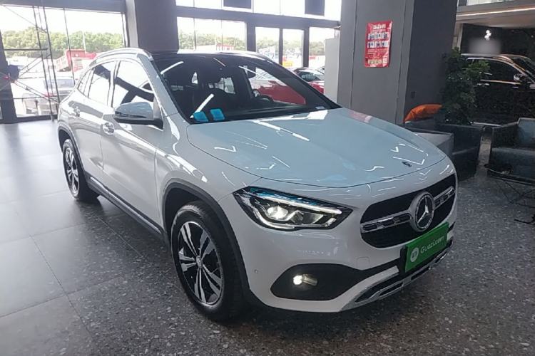 Used Mercedes-Benz GLA 2022 Facelifted GLA 200 Front Right 45 Deg