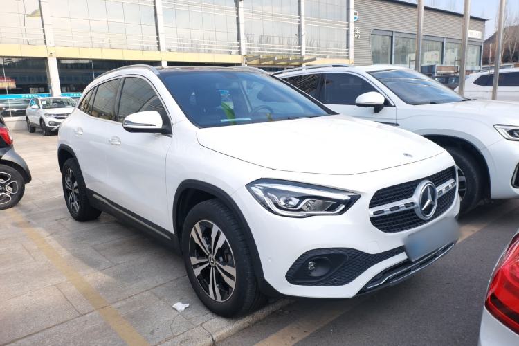 Used Mercedes-Benz GLA 2022 GLA 200 Front Right 45 Deg