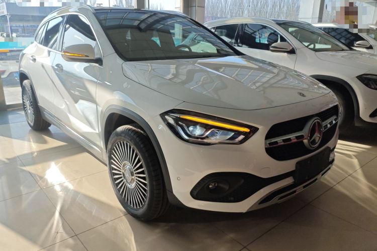 Used Mercedes-Benz GLA 2022 Facelifted GLA 200 Front Right 45 Deg