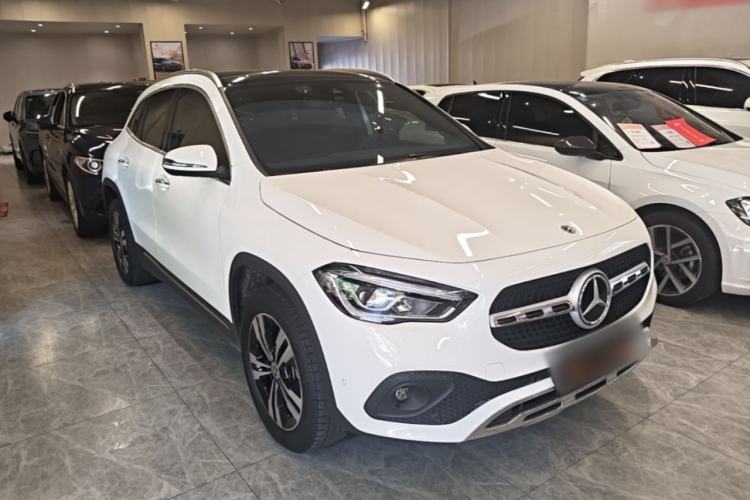 Used Mercedes-Benz GLA 2022 Facelifted GLA 200 Front Right 45 Deg