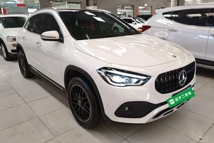 Used Mercedes-Benz GLA 2022 Facelifted GLA 200 Front Right 45 Deg
