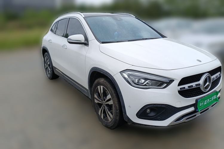 Used Mercedes-Benz GLA 2022 Facelifted GLA 200 Front Right 45 Deg