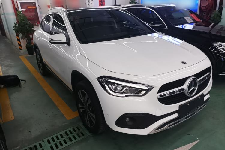 Used Mercedes-Benz GLA 2022 Facelifted GLA 200 Front Right 45 Deg