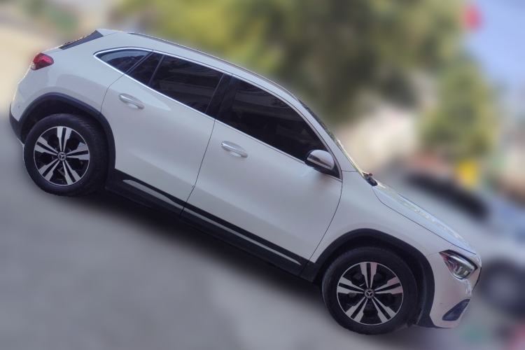 Used Mercedes-Benz GLA 2022 Facelifted GLA 200 Front Right 45 Deg