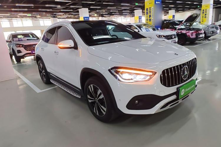 Used Mercedes-Benz GLA 2022 Facelifted GLA 200 Front Right 45 Deg