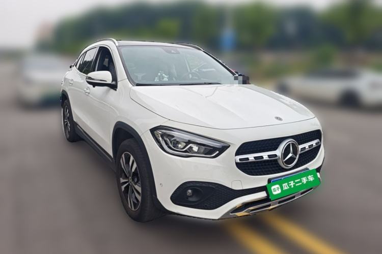 Used Mercedes-Benz GLA 2022 Facelifted GLA 200 Front Right 45 Deg