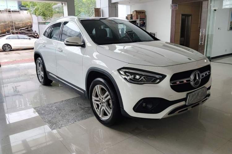 Used Mercedes-Benz GLA 2022 Second Facelift GLA 200 Front Right 45 Deg