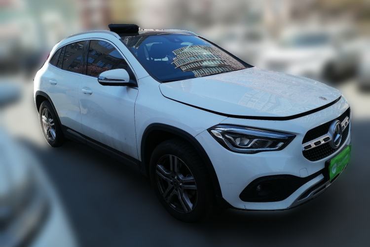 Used Mercedes-Benz GLA 2022 Second Facelift GLA 200 Front Right 45 Deg