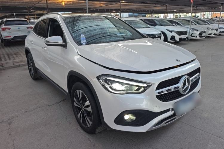 Used Mercedes-Benz GLA 2022 Facelifted GLA 200 Front Right 45 Deg