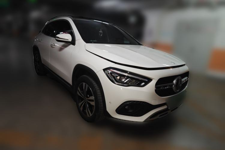 Used Mercedes-Benz GLA 2022 Facelifted GLA 200 Front Right 45 Deg