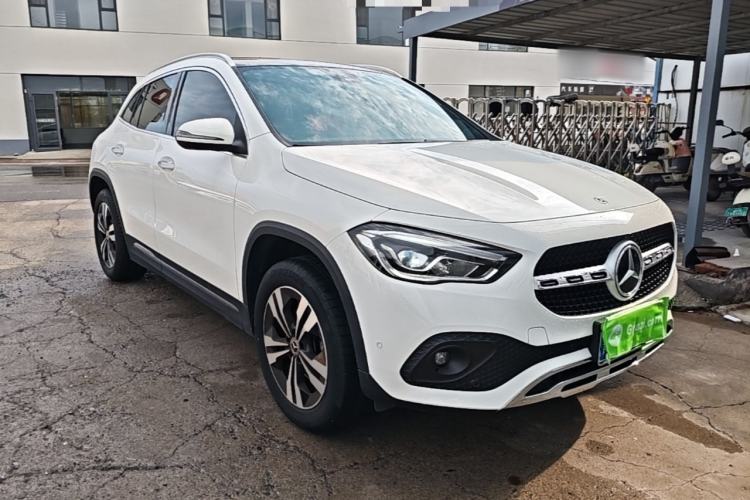 Used Mercedes-Benz GLA 2022 Facelifted GLA 200 Front Right 45 Deg