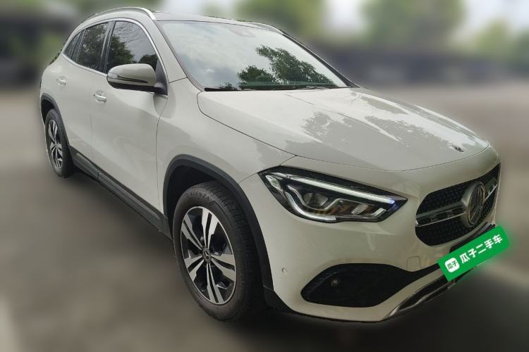 Used Mercedes-Benz GLA 2022 Facelifted GLA 200 Front Right 45 Deg