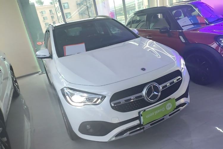 Used Mercedes-Benz GLA 2022 Second Facelift GLA 200 Front Right 45 Deg