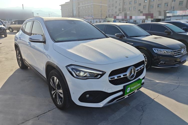 Used Mercedes-Benz GLA 2022 Facelifted GLA 200 Front Right 45 Deg