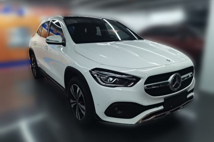 Used Mercedes-Benz GLA 2022 Facelifted GLA 200 Front Right 45 Deg