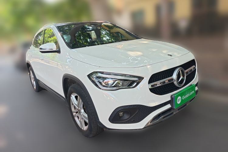 Used Mercedes-Benz GLA 2022 Second Facelift GLA 200 Front Right 45 Deg