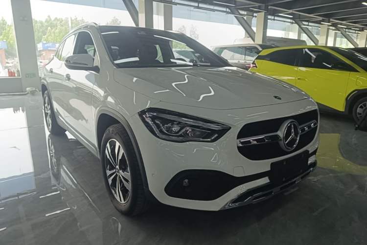 Used Mercedes-Benz GLA 2022 GLA 220 Front Right 45 Deg