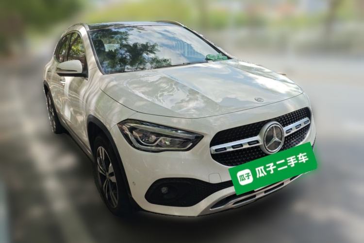 Used Mercedes-Benz GLA 2022 Facelifted GLA 200 Front Right 45 Deg