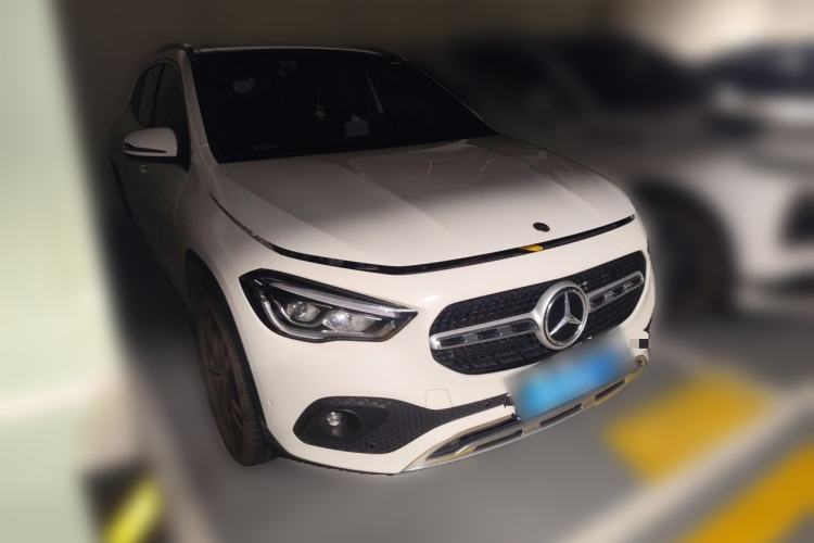 Used Mercedes-Benz GLA 2022 Facelifted GLA 200 Front Right 45 Deg