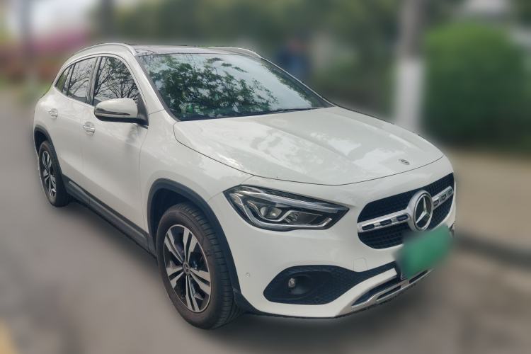 Used Mercedes-Benz GLA 2022 Facelifted GLA 200 Front Right 45 Deg