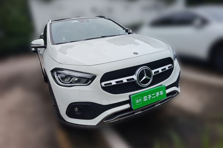 Used Mercedes-Benz GLA 2022 Facelifted GLA 200 Front Right 45 Deg