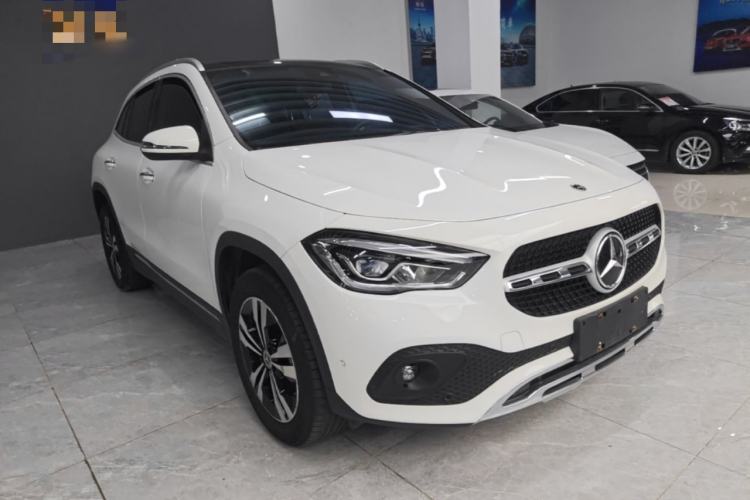 Used Mercedes-Benz GLA 2022 Facelifted GLA 200 Front Right 45 Deg