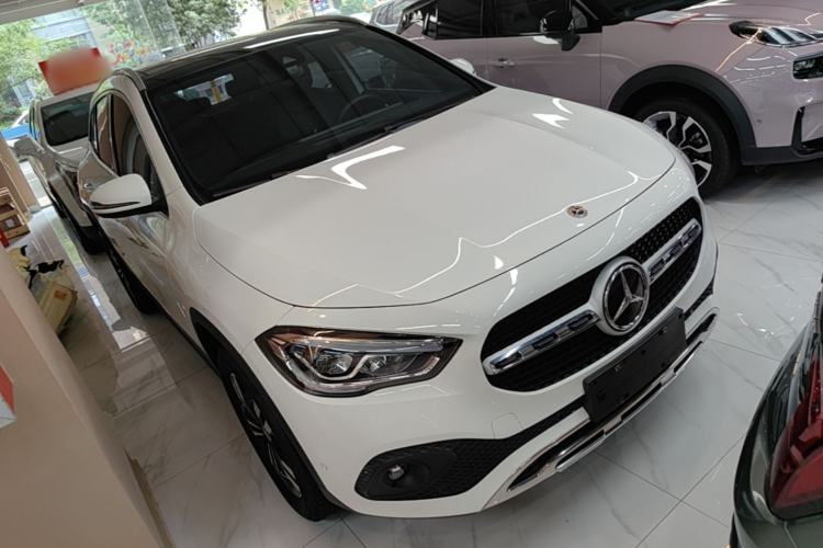 Used Mercedes-Benz GLA 2022 Facelifted GLA 200 Front Right 45 Deg
