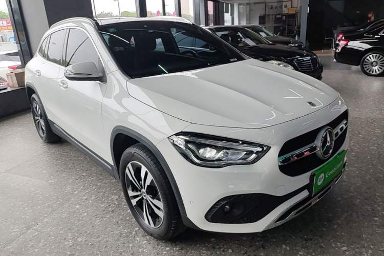Used Mercedes-Benz GLA 2022 Facelifted GLA 200 Front Right 45 Deg