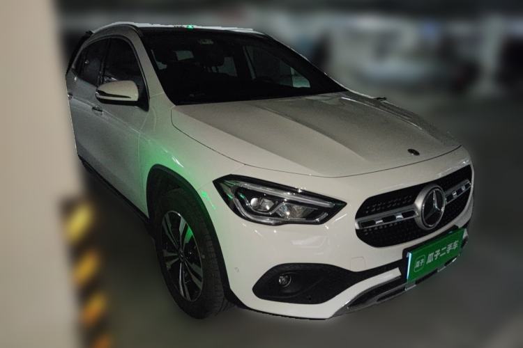 Used Mercedes-Benz GLA 2022 GLA 200 Front Right 45 Deg