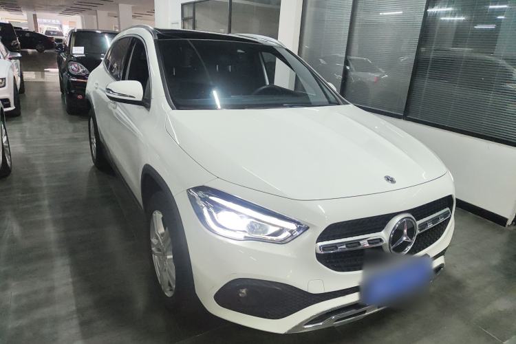 Used Mercedes-Benz GLA 2022 Second Facelift GLA 200 Front Right 45 Deg