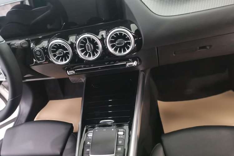 Used Mercedes-Benz GLA 2022 Facelifted GLA 200 Gear Lever